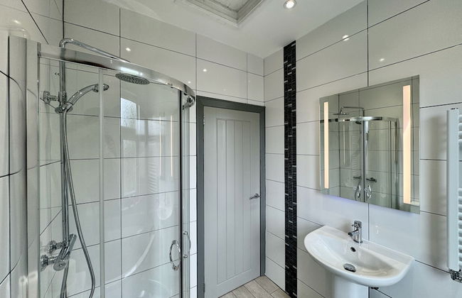 Lenhurst House - Photo 29