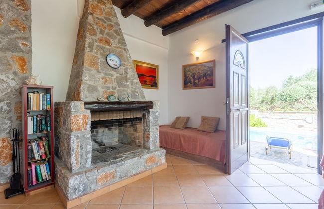 Villa Tzina Large Private Pool Walk to Beach A C Wifi Car Not Required - 1604 - Foto 5