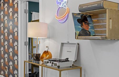 Space Cowboy - Huge yard, Firepit, close2downtown - Foto 25