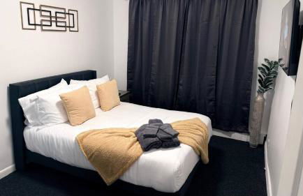 Nona - Cozy 3BR Apt with Parking, Desk & Fast WiFi near Yale, Quinnipiac, SCSU & Hospitals - Foto 16