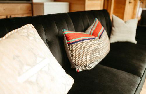 The BOAT HAUS A Montana Tiny Cabin Forest Retreat - Foto 13