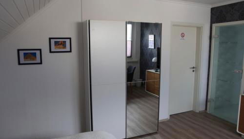 Privatzimmer mit eigenem Bad und Küche - Foto 3, wardrobe