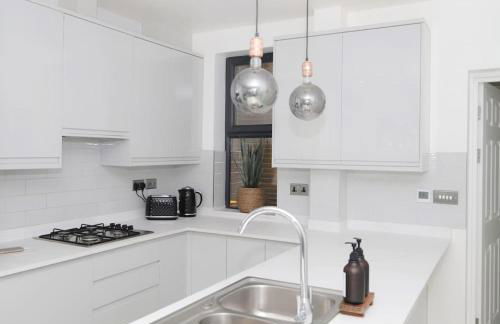 Stylish London Flat with Garden, Close to City - Foto 35