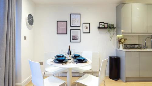 A beautiful Two Bedroom Flat with Garden & Parking - Foto 3