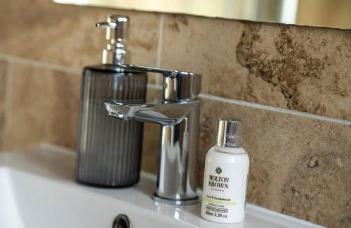 Entire home in Streatham with lovely views & ultra fast Wi-Fi - Foto 16