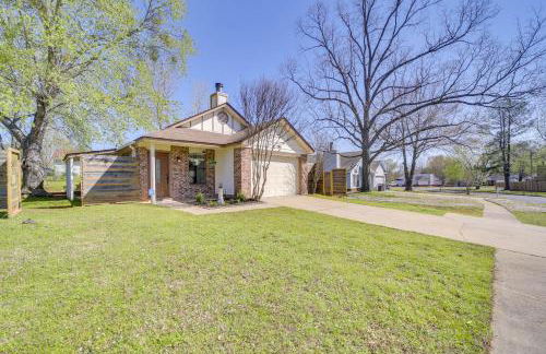 Barling Vacation Rental Fenced-In Yard with Hot Tub - Foto 26