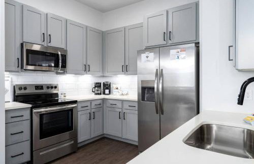 Luxury Apartment with Pool, Restaurants, Shopping) - Photo 4