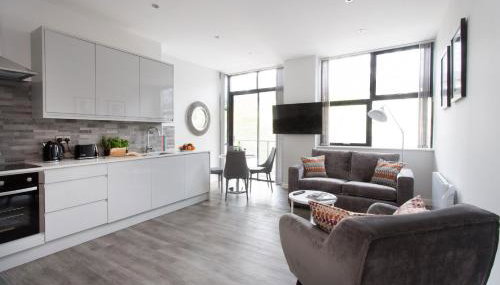 Cotels 7Zero1 Aparthotel - Unique Apartment building with friendly Reception - Sky Movies & Sports - Fitness Equipment in Apt - Pet Friendly - Private Garden Area - Foto 5, stove, dishwasher, pet friendly, toaster