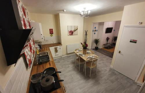 king Bed Premium luxury suite + Free Parking + Free Fast WiFi - Foto 17