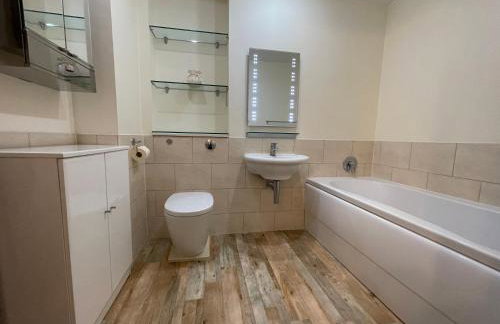 Quay & Sea View Spacious Modern Secure Parking - Photo 63