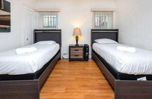 Central LA Bliss: 5 BR Home, BBQ, Perfect Location - Foto 15