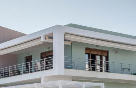 White Crystal Beachfront Apartment - Photo 22