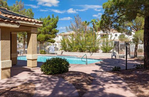 Pool Access Beautiful Modern Home in Las Vegas! - Photo 31