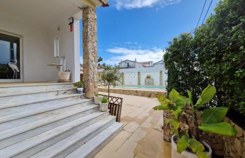 Pool House Minutes from Beach - Photo 41