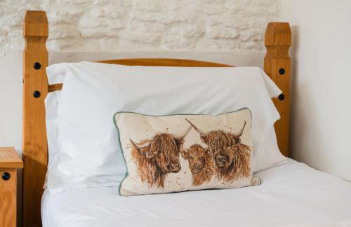 Charming Stone Cottage - Cotswolds Farm Stay - The Bullpen - Photo 47