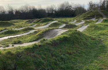 Skyline Appartement mit Pool and Netflix - Foto 16