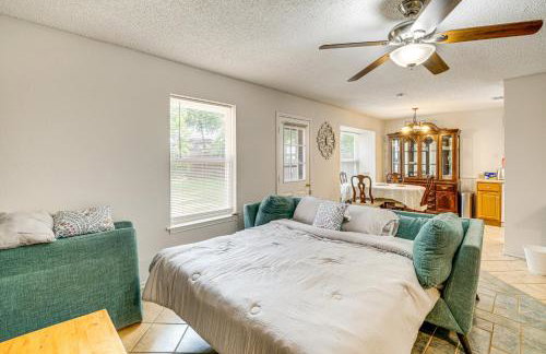 1 Mi to Denton Square Family Home with Fenced Yard! - Foto 5