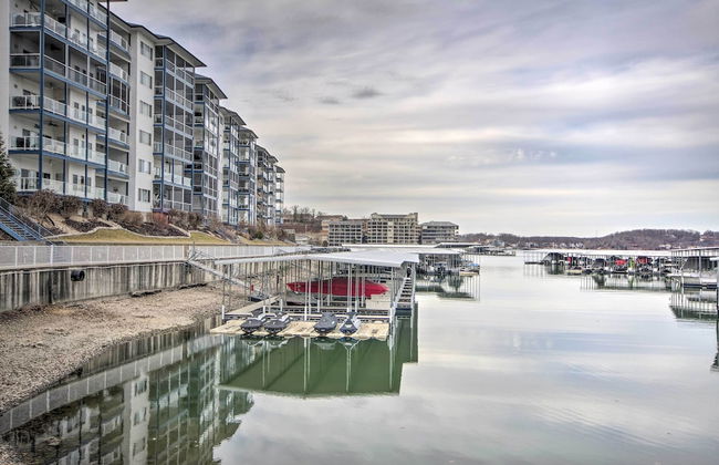 Dock, Slip and Pool Breezy Lake Ozark Escape - Foto 44