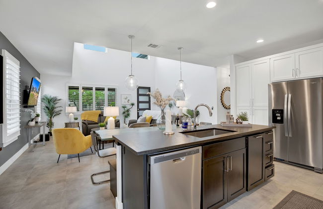 Soaring 2-level Point Venture Home on Lake Travis - Foto 12