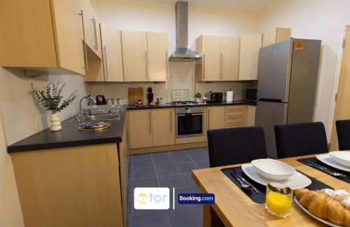 Large 2 Bedroom Apartment By The One Retreats Short Lets & Serviced Accommodation Horley Close To Gatwick Airport - Foto 27