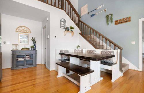 Relaxing Lakefront Retreat w/ Hot Tub & Dock - Foto 43