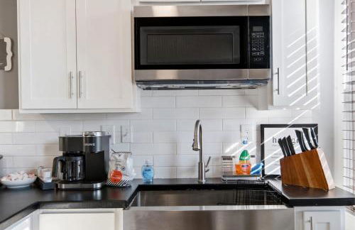 Elegant Historic Apartment with Craftsman Details - Foto 12