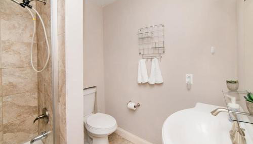 Comfort Suite - Walkable - GroupStay - Foto 5, towels, Shower