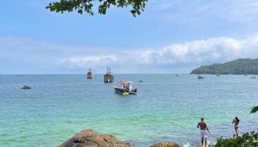 Lindo Apto com suíte perto da praia, no centro de Bombinhas - Foto 2