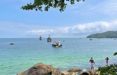 Lindo Apto com suíte perto da praia, no centro de Bombinhas - Photo 2