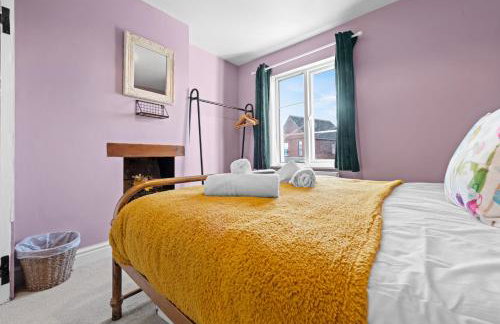 Charming 2-BR Cottage in Stonehouse with Courtyard Garden and Log Fire - Foto 18