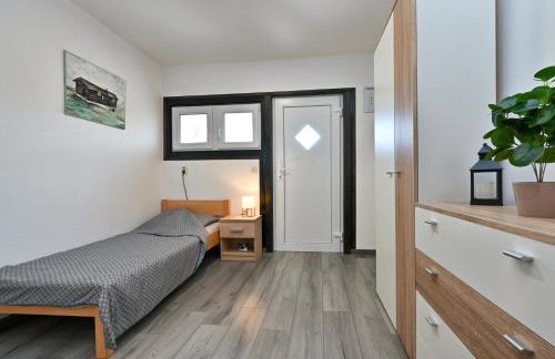 Holiday House Dora - Nice home with nice forest view and Outdoor swimming pool, Whirlpool-Jacuzzi, Sauna, 2 bedrooms and WiFi - Foto 64