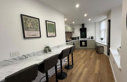 The Drapers - by Caithness Luxury Apartments NC500 - 4 Bedroom Luxury Central NC500 Apartment-Sleeps 8- Sleeps Work teams upto 4 & holiday makers upto 8 - BUDGET FRIENDLY FOR LONG STAY TRADES - CONTACT US - - Foto 10