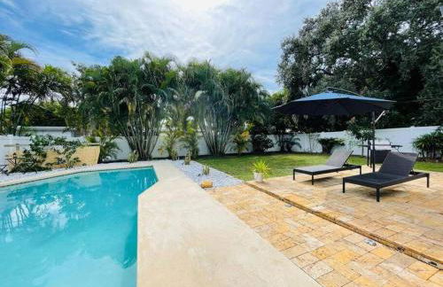 Tropical Oasis House Private Pool Family Yard - Photo 7