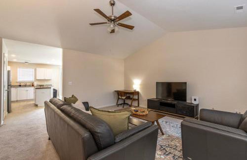 Welcome Families and Pets! 30 nights Entire Home - Foto 1