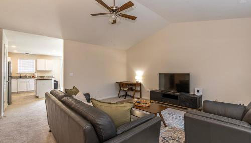 Welcome Families and Pets! 30 nights Entire Home - Foto 1