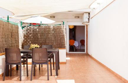 Patio Budget Apartment 12 - Photo 1