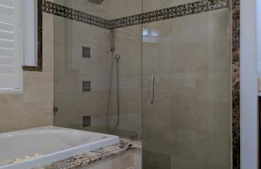 3br,3ba home near Downtown and Airport, Walk to the Stadium - Foto 17