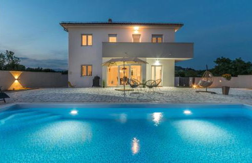 4 Bedroom Cozy Home In Donja Jagodnja - Foto 1