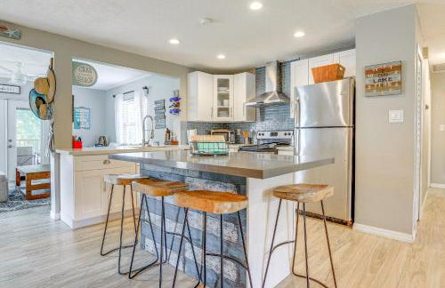 Private and Picturesque Escape on Lake Henry! - Foto 9