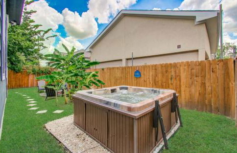 3BD Historic Charm x Modern Amenities w Hot Tub - Foto 1