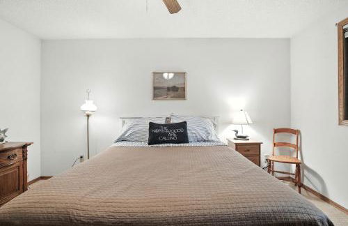 The Treehouse Lakes & Trails Cabin cabin - Photo 18