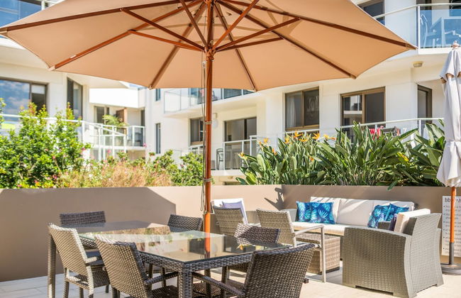 Bayview Beachfront Apartments, in town right on the beach - Foto 2