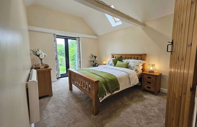 Lilys Cottage - Sleeps 2 - Pet Friendly - Photo 1