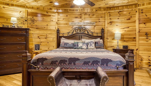 Declan's View - Cozy 1 bedroom with Game room and Great Mountain Views! 1 Cabin by RedAwning - Foto 4, Habitación