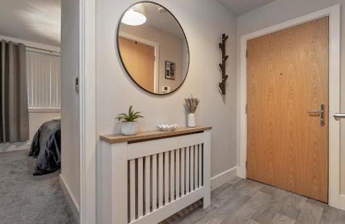 PRIME City Centre Location, THE JUKE BOX SUITE, Secure Gated FREE Parking Space, Unique STYLISH Apartment, AIR CONDITIONING & Two Bathrooms - Photo 33