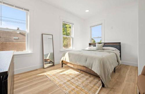 NYC Access 4BR Duplex Sleeps 10, Free Parking - Foto 11