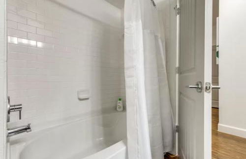 Spacious 1B with Pool Near Legacy West Frisco - Foto 15