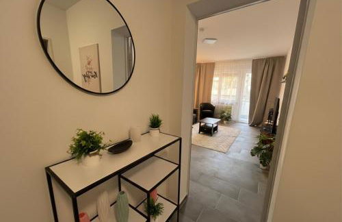 Spacious Apartment with Balcony - nearby Schlosspark - APOLONIAliving - Foto 53