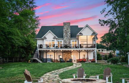Spacious Waterfront Home on Lake Norman with Firepit Views and Dock Access - Foto 52