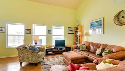 Walk to Crystal Beach! Family Retreat with Deck - Foto 5